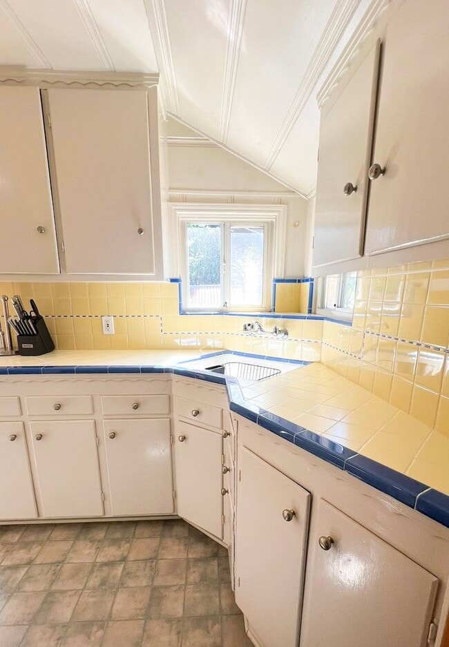 Building Photo - 3101 Franklin Blvd