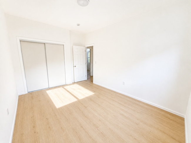 Building Photo - 1274 N Wilton Place