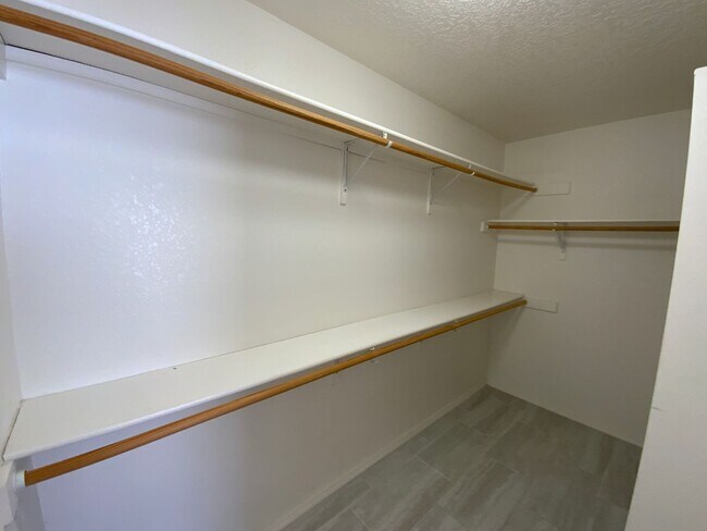 Building Photo - 3 Bedroom Single Story Home Available Near...