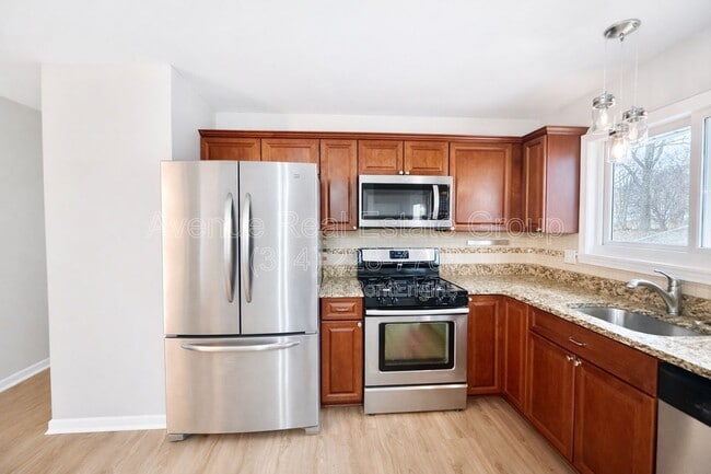 Building Photo - 1715 Dover Trace Dr