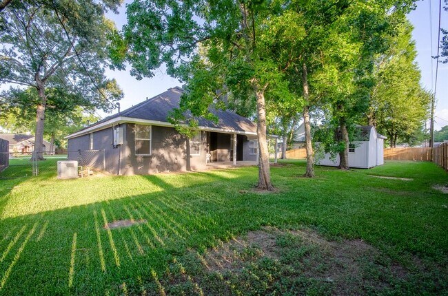 Building Photo - 12811 Fisher Dr