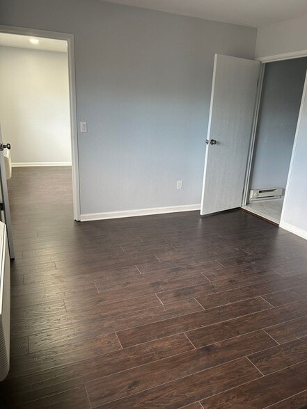 Building Photo - 9 Vreeland Ave