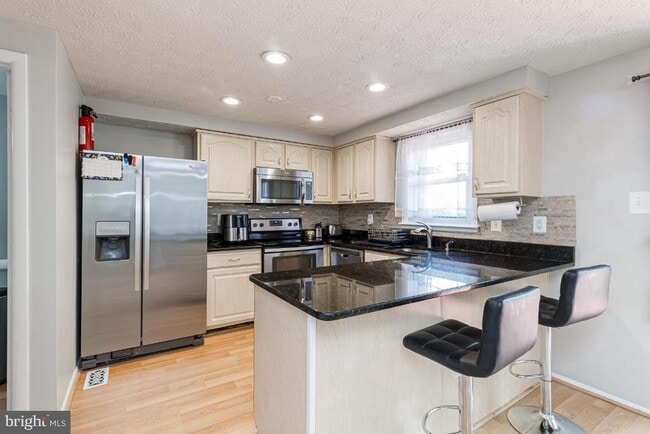 Building Photo - 11260 Westport Dr