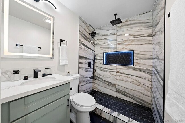Building Photo - Beautifully Remodeled 3-Bed Home in Prime ...