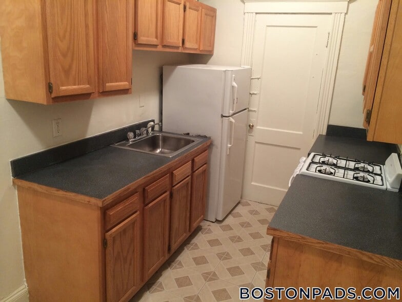 Building Photo - 231 Park Dr