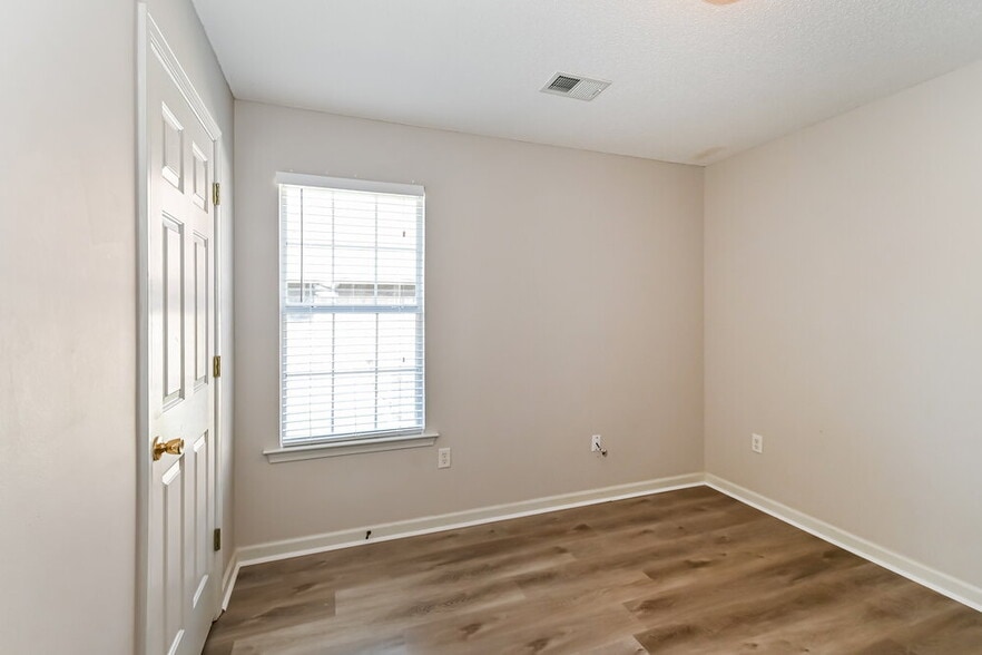 Building Photo - 12749 Fox Hunter's Dr