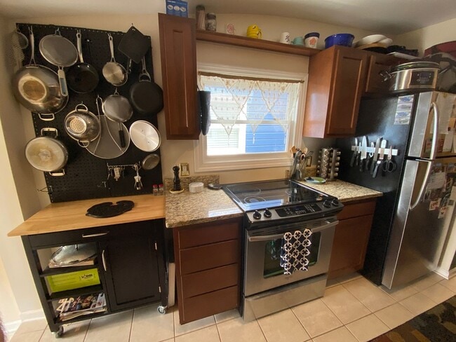 Building Photo - Charming two level row house in downtown Frederick available now!