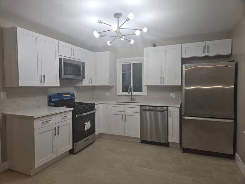 Primary Photo - 8715 Ridge St