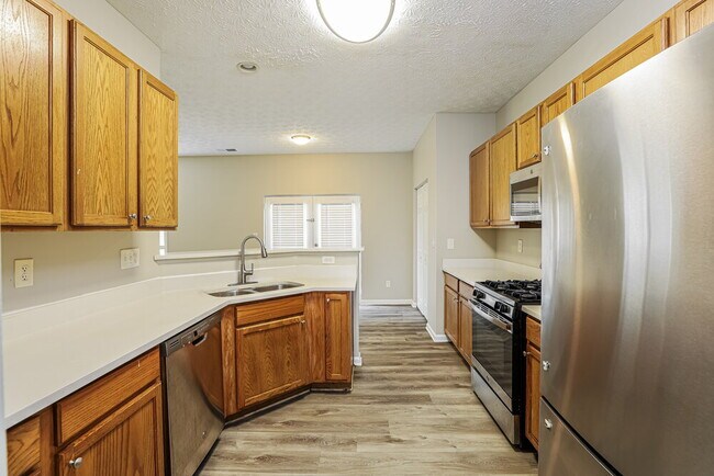 Building Photo - 7050 Silver Bend Overlook
