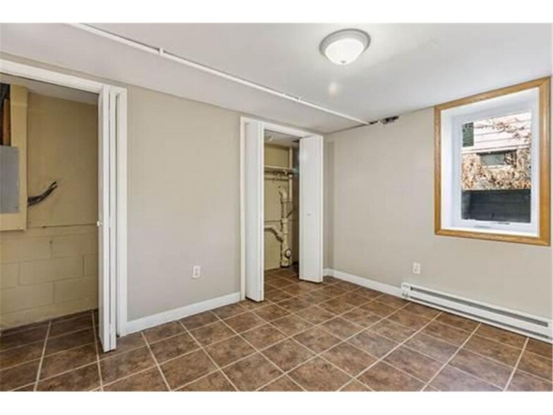 Building Photo - 1241 Circle Terrace Blvd NE