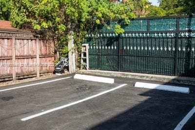 Building Photo - 979 SW 10th St