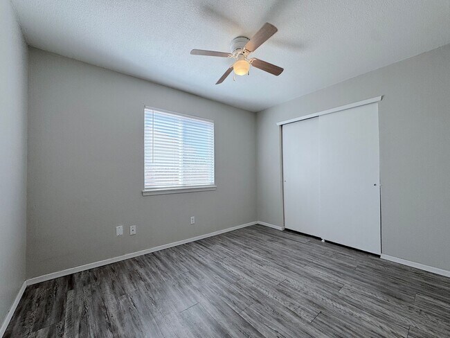 Building Photo - 1809 Agua Dulce St