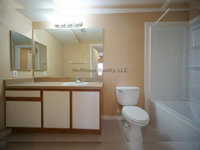Building Photo - 3/2 Condo in Villages of Bloomingdale