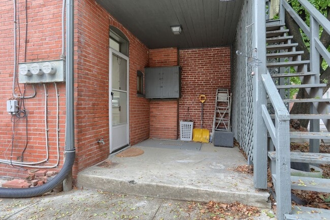 Building Photo - 119 Herr St