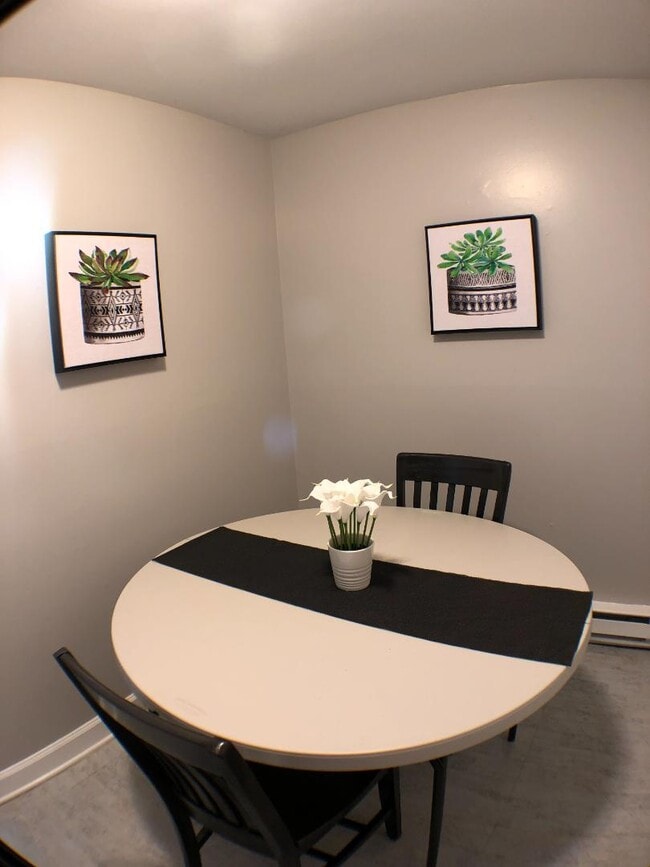 Building Photo - 4 N Hamilton St