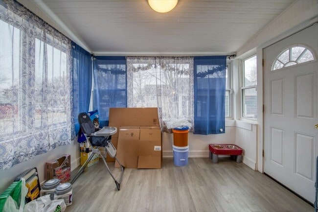 Building Photo - 702 Jackson St