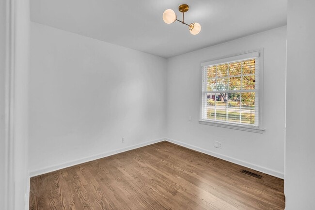 Building Photo - Stunning 3BR/2BA Home in the Highly Sought...