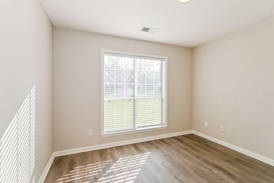 Building Photo - 157 Pebble Creek Cove E