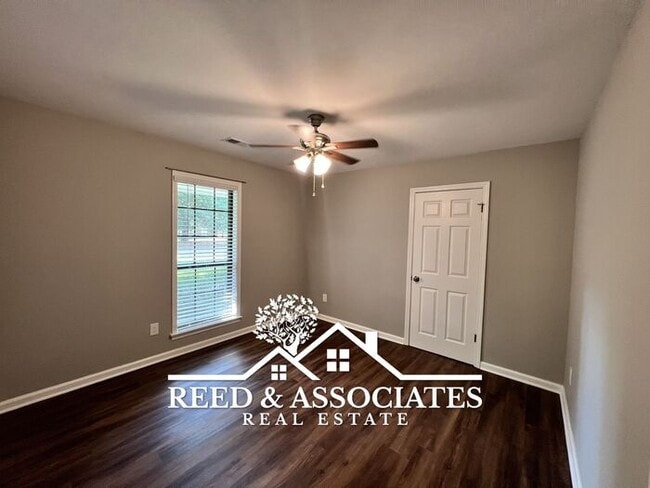Building Photo - Renovated Collierville Home!