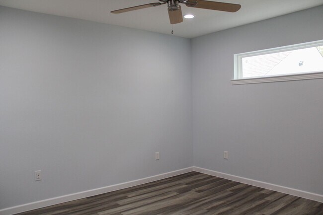 Building Photo - OLMOS PARK TERRACE DUPLEX