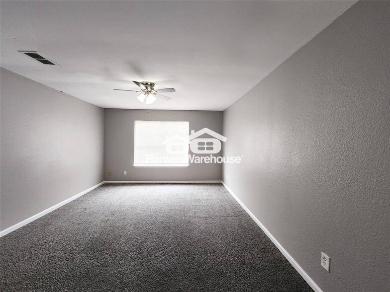 Building Photo - 2110 Hilton Head Dr