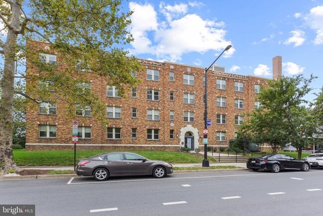 Building Photo - 1831 2nd St NE