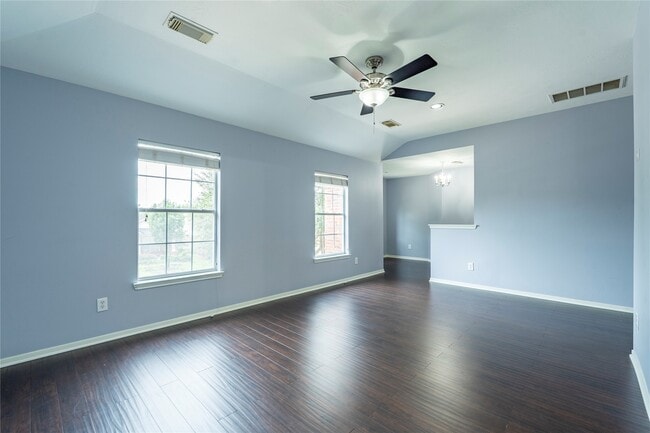 Building Photo - 20122 Sunflower Chase Dr