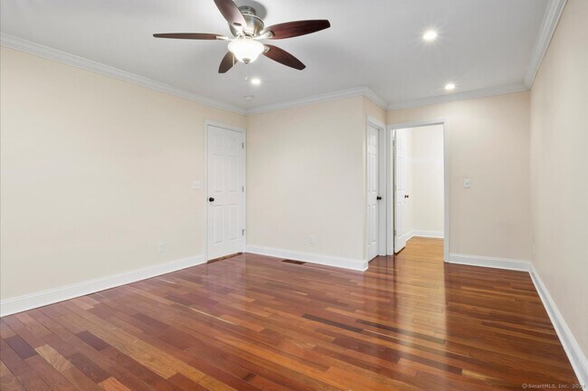 Building Photo - 46 Middlebury St