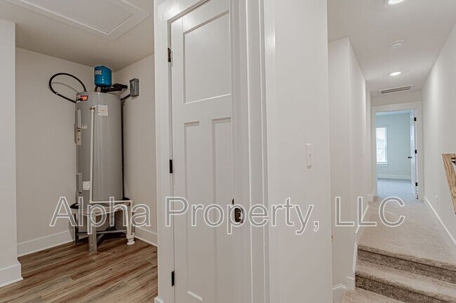 Building Photo - 1554 Shallons Ct