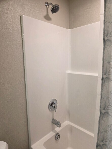 Building Photo - 600 Van Wy