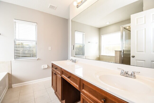 Building Photo - 1721 Windover Pl