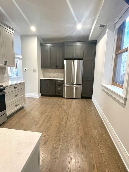 Building Photo - 2539 W Iowa St