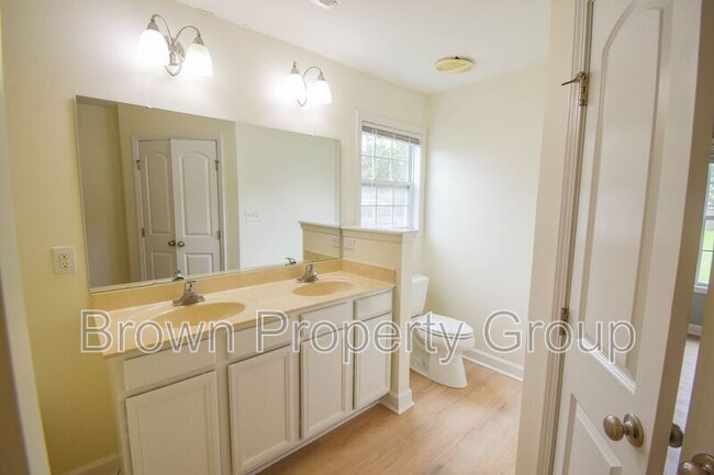 Building Photo - 276 Strike Eagle Dr