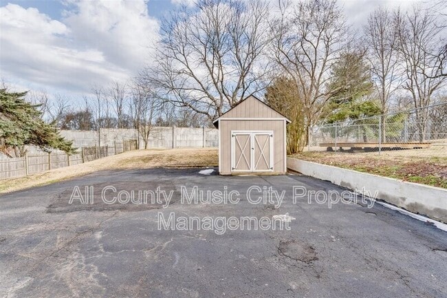 Building Photo - 209 Rhine Dr
