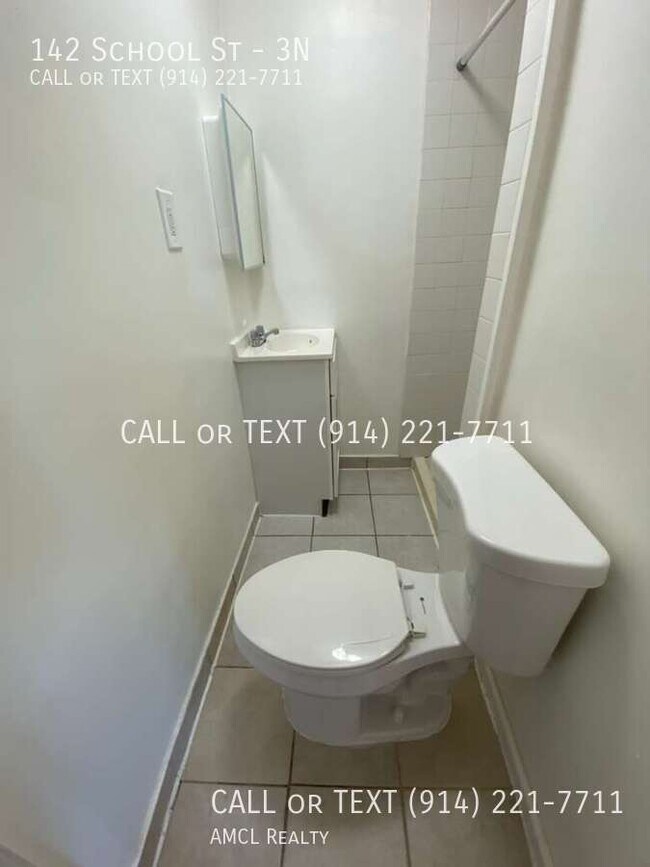 Building Photo - 142 School St