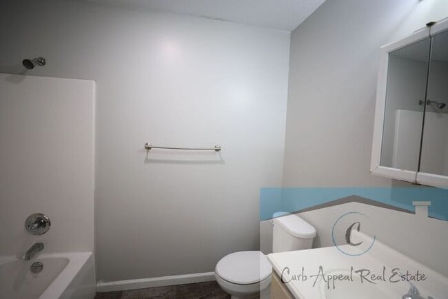 Building Photo - Spacious 2 bed /2 full bath apt