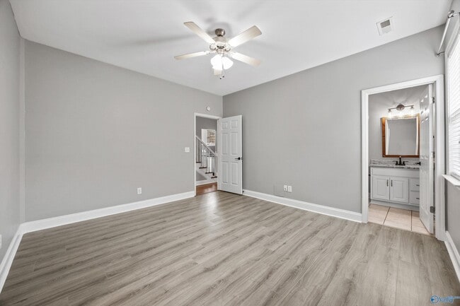 Building Photo - 5104 Frankford Dr SE