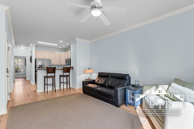 Building Photo - Charming Townhouse Near the Heart of Charleston – Comfort & Convenience in One!