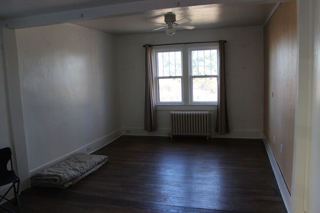 Building Photo - LARGE 3 bedroom in Old Broadmoor