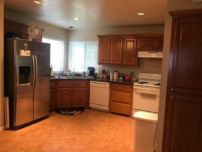 Building Photo - 1701 Del Simmons Dr