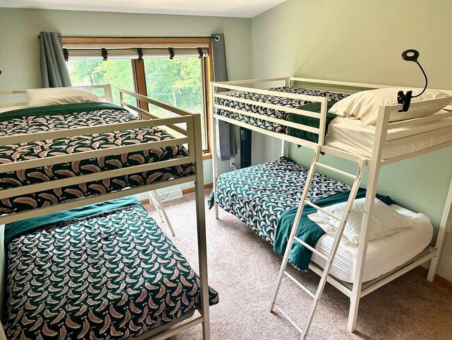 Building Photo - 222 Grouse Dr