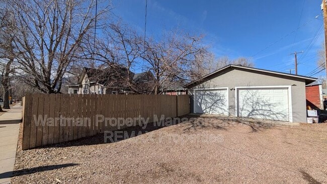 Building Photo - 2102 W Kiowa St