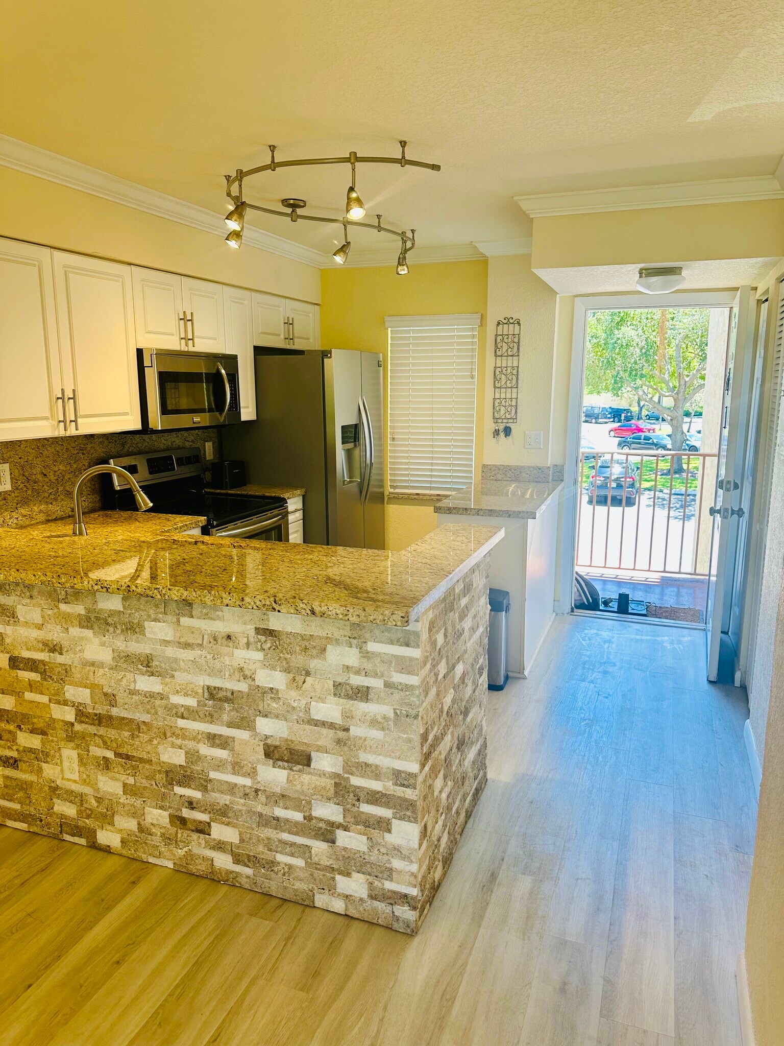 Building Photo - 2104 S Cypress Bend Dr