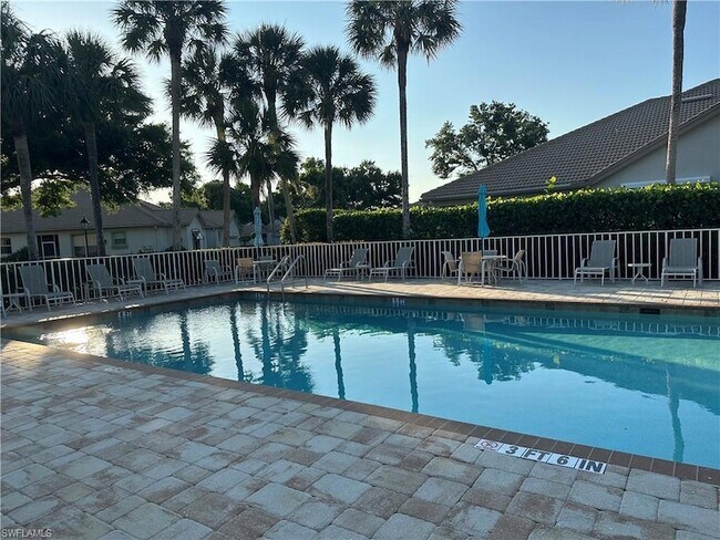 Building Photo - 8564 Fairway Bend Dr