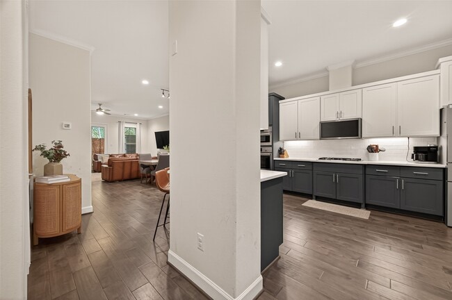 Building Photo - 1027 Gross St