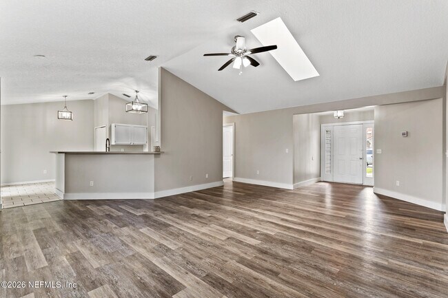 Building Photo - 13335 Currituck Dr N