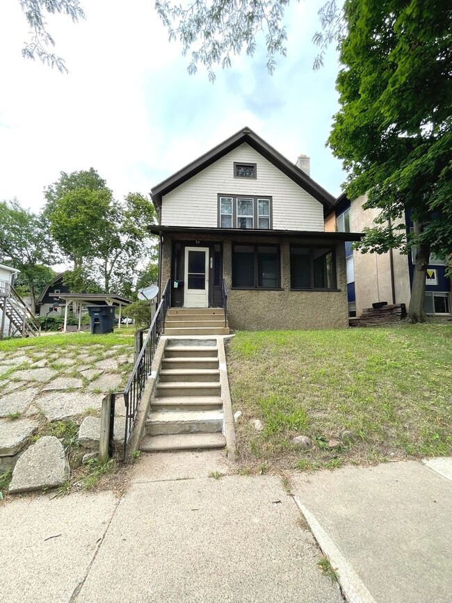 Primary Photo - 1011 Vaughn St