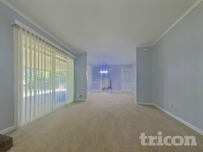 Building Photo - 490 Rocky Creek Dr