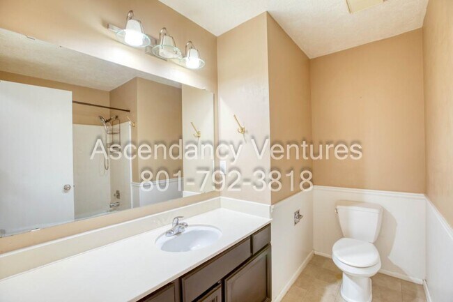 Building Photo - 706 Buzianis Way
