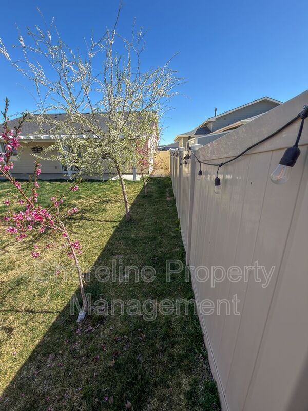 Building Photo - 12913 S Salerno Ave